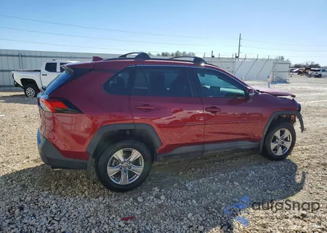 2022 Toyota Rav4 Xle z USA, uszkodzony, nr VIN 2T3W1RFV3NW224655